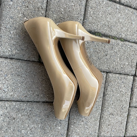 Michael Kors Nude Tan Heels - Picture 8 of 10
